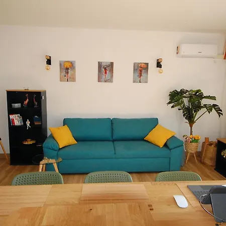 Air-conditioned, Remarkably Beautiful Apartment, Fibre Wi-fi, Pool 公寓