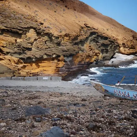 Air-conditioned, Remarkably Beautiful Apartment, Fibre Wi-fi, Pool 阿罗纳