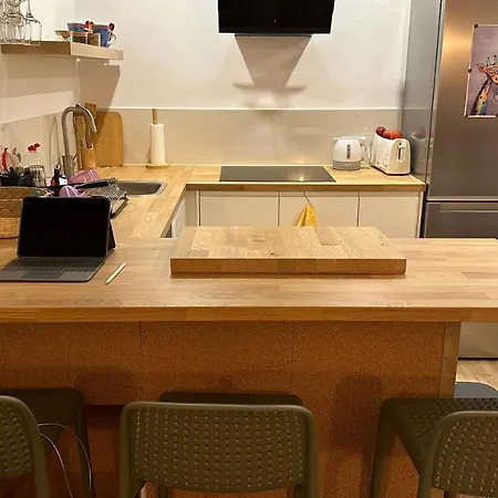 Air-conditioned, Remarkably Beautiful Apartment, Fibre Wi-fi, Pool 公寓